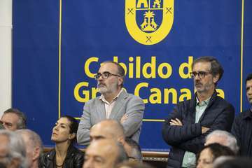 El Cabildo ratifica su compromiso de preservar la Memoria Histórica en la presentación del libro 'Héroes de chabola'/TA.